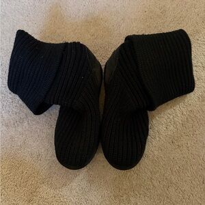 UGG Black Ribbed Women's Moccasins